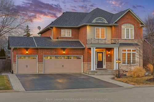 30 Sidare Crt, Grimsby, ON, L3M4E8 | Card Image