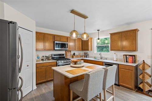 28700 Apple Blossom Dr, Flat Rock, MI, 48134-3327 | Card Image