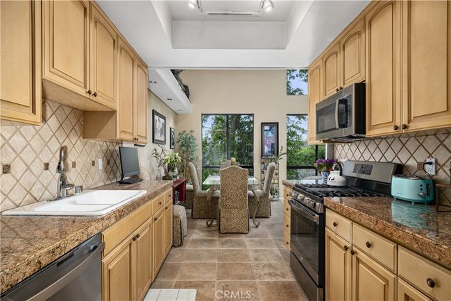 APT-326 - 13331 Moorpark St, Condo with 2 bedrooms, 2 bathrooms and 2 parking in Sherman Oaks CA | Image 17