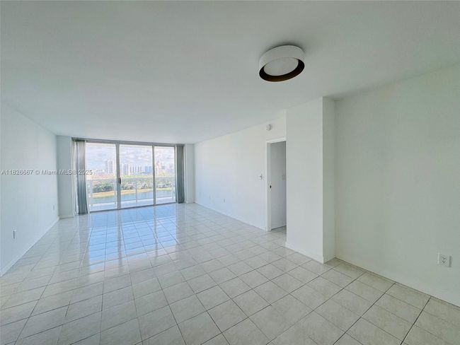 APT-1906 - 3675 N Country Club Dr, Condo with 2 bedrooms, 2 bathrooms and null parking in Aventura FL | Image 9