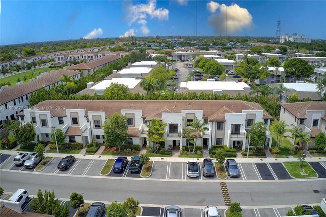 317 - 317 Ne 208th Ter, Townhouse with 3 bedrooms, 3 bathrooms and null parking in Miami FL | Image 31