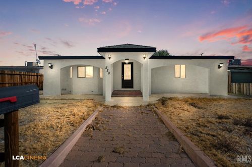 320 N Helena St, Ridgecrest, CA, 93555-3636 | Card Image