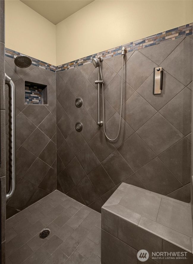 Huge Shower | Image 24