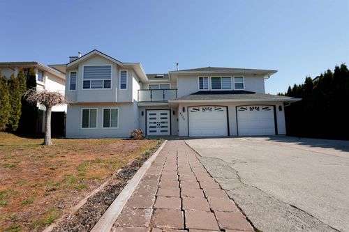 8220 Fujino Street, House other with 6 bedrooms, 4 bathrooms and 5 parking in Mission BC | Card Image