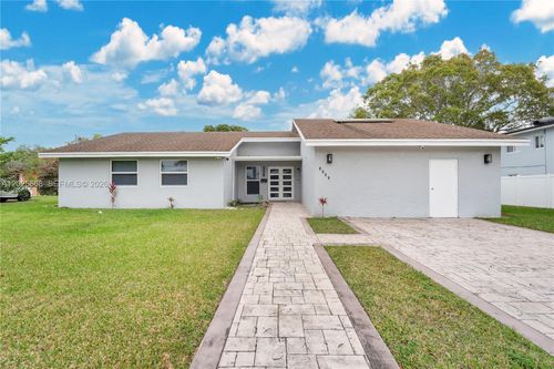 9501-9501 Palmetto Club Ln E, Palmetto Bay, FL, 33157-1768 | Card Image