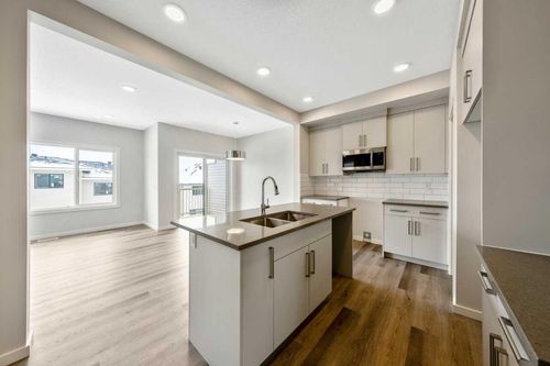 374 Heritage Blvd, Cochrane, AB, T4C | Card Image