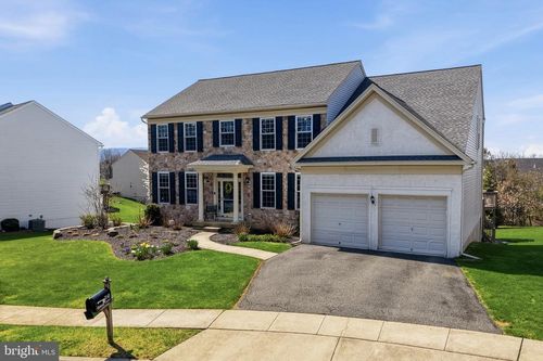 2140 Grandy Ct, Macungie, PA, 18062-8454 | Card Image