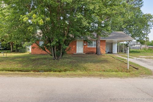 703 N Pennsylvania Ave, Shawnee, OK, 74801-6313 | Card Image