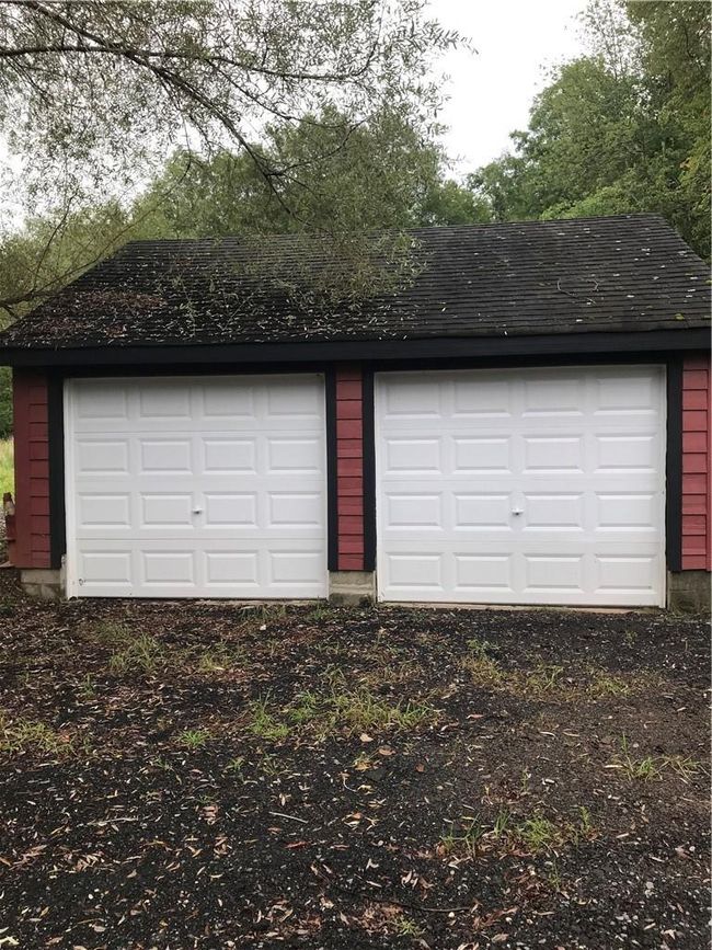 View of garage | Image 10