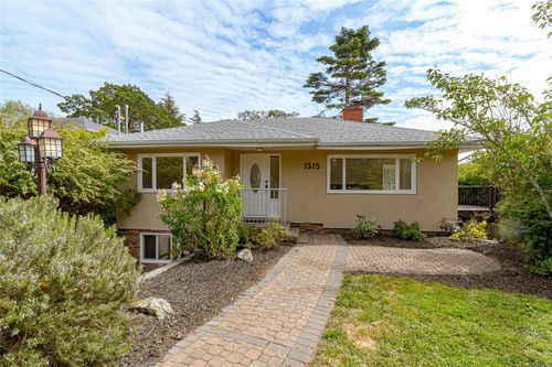 1515 Arrow Rd, Saanich, BC, V8N1C3 | Card Image