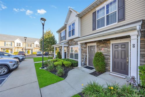 100-100 Weatherby Ln, Central Islip, NY, 11722-4550 | Card Image