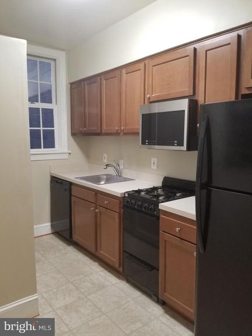 940 24th St Nw, WASHINGTON, DC, 20037-2201 | Card Image