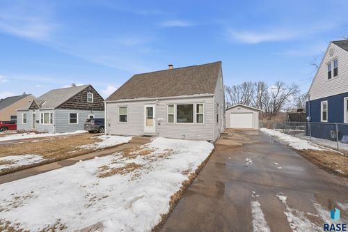 1632 S Frederick Dr, Sioux Falls, SD, 57105-2219 | Card Image