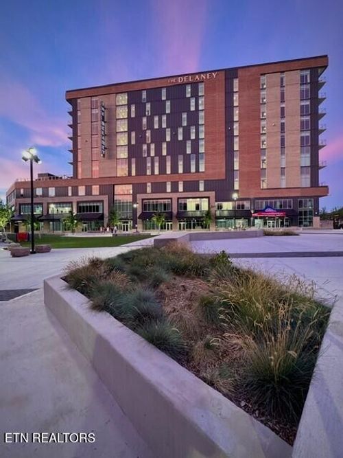 514-122 Stadium Way, Knoxville, TN, 37915-3003 | Card Image