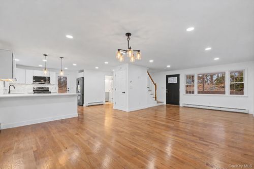 16 Cold Spring Rd, Putnam Valley, NY, 10579-1512 | Card Image