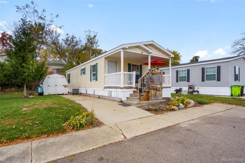 75 Woodridge Ct, White Lake, MI, 48386-1985 | Card Image