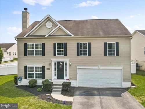 136 Mountain Laurel Blvd, RANSON, WV, 25438-4027 | Card Image