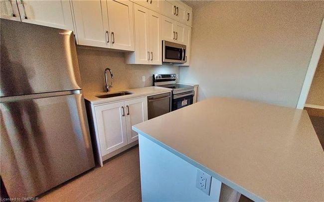3285 Carding Mill Trail, Home with 2 bedrooms, 2 bathrooms and 1 parking in Oakville ON | Image 13