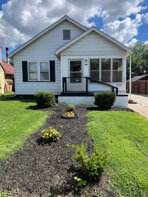 825 Negley Ave, Evansville, IN, 47711-3431 | Card Image