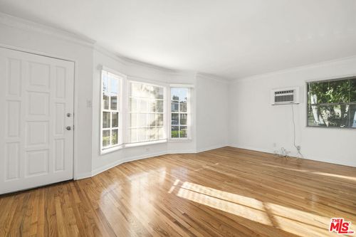 apt-2-5324 Vantage Ave, Valley Village, CA, 91607-5032 | Card Image