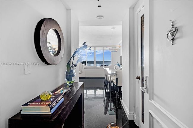 APT-3803 - 848 Brickell Key Dr, Condo with 1 bedrooms, 2 bathrooms and null parking in Miami FL | Image 9