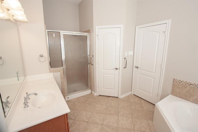 2211 Pearl Bay Ct, House other with 3 bedrooms, 2 bathrooms and 3 parking in Pearland TX | Image 14