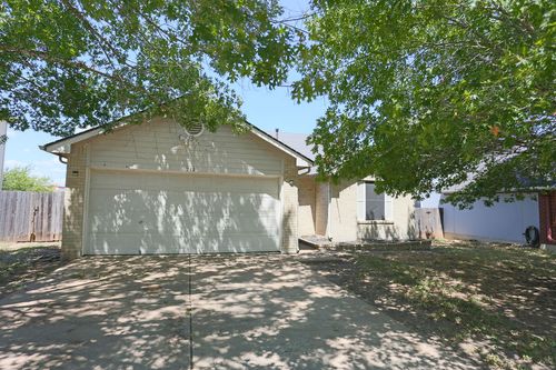 215 Estate Dr, Hutto, TX, 78634-5172 | Card Image