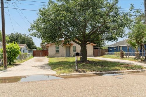 905 N 6th Ave, Edinburg, TX, 78541-3526 | Card Image
