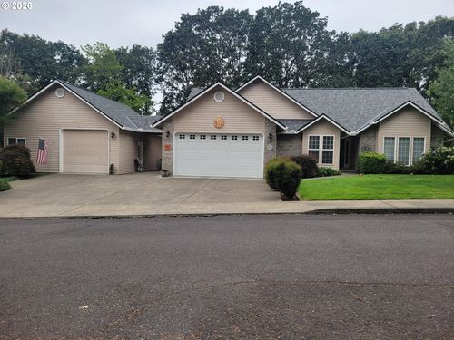 105 Madrona Ct, Saint Helens, OR, 97051-1035 | Card Image
