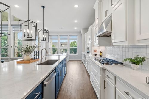 139 Wild Rose Hl, Boerne, TX, 78006-2207 | Card Image