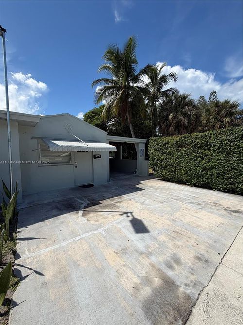 b-2203 Taft St, Hollywood, FL, 33020-2640 | Card Image