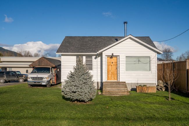 45371 Wellington Avenue, House other with 3 bedrooms, 1 bathrooms and 4 parking in Chilliwack BC | Image 1