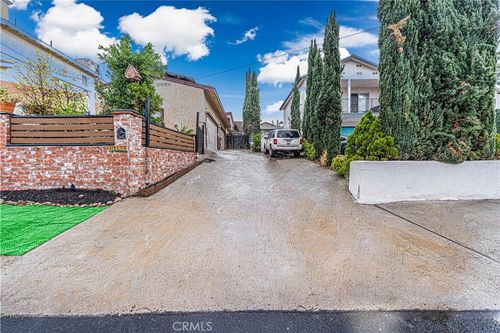 10334 Tujunga Canyon Blvd, Tujunga, CA, 91042-1822 | Card Image