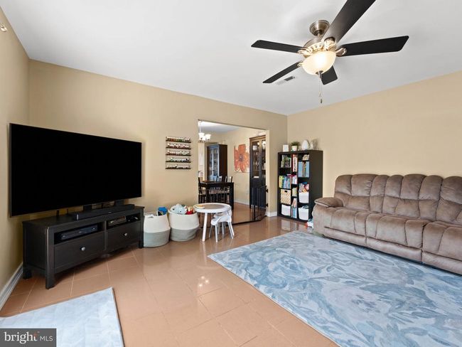 657 S Queen Anne Dr, House other with 3 bedrooms, 2 bathrooms and null parking in FAIRLESS HILLS PA | Image 17