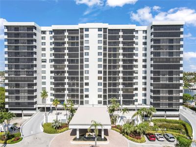 4Z - 3420 S Ocean Blvd, Condo with 2 bedrooms, 2 bathrooms and null parking in Highland Beach FL | Image 2