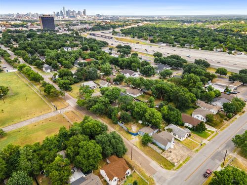 230 W Jerden Ln, Dallas, TX, 75208-6705 | Card Image