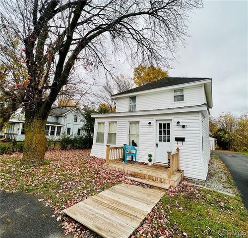 132 Palmer St, Watertown, NY, 13601-2344 | Card Image