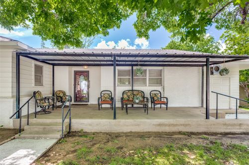 227 N 9th St, Jacksboro, TX, 76458-1553 | Card Image