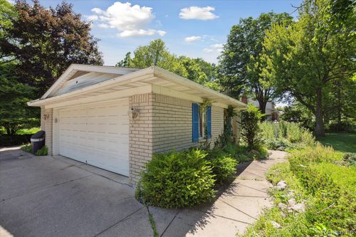 38067 Southfarm Ln, Northville, MI, 48167-9044 | Card Image