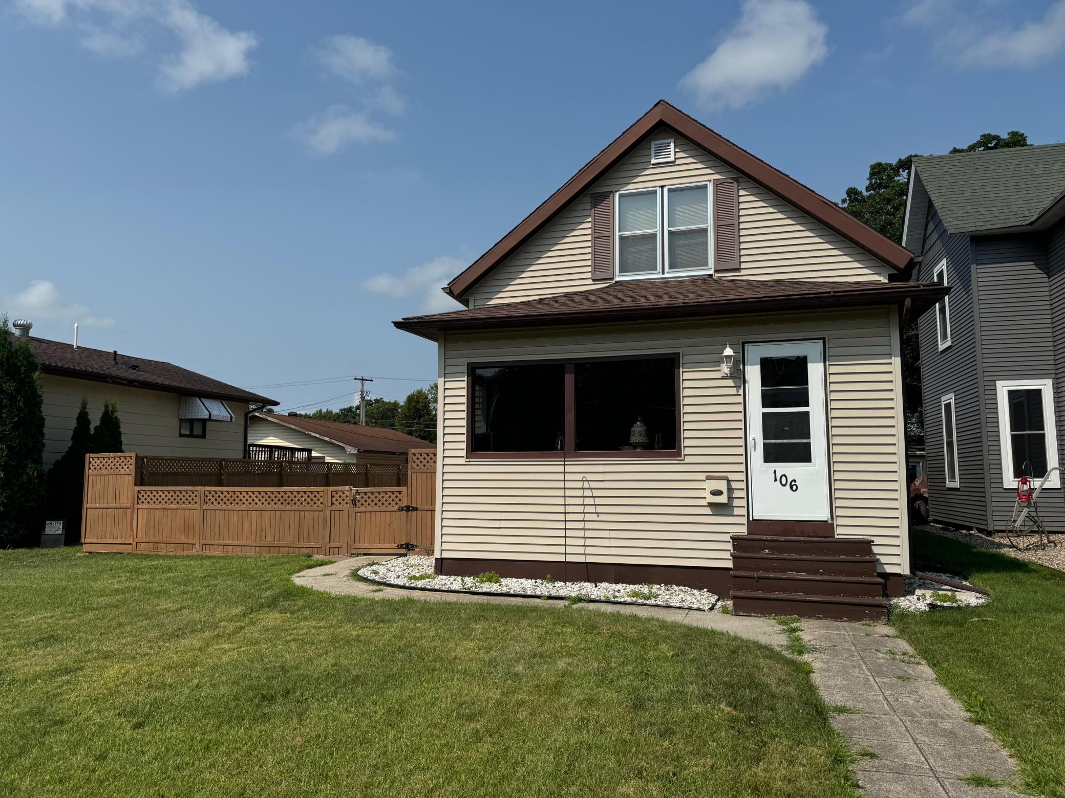 Hubbard St, Crookston, MN 56716