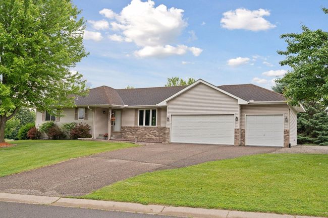 Spacious 3 car garage | Image 6
