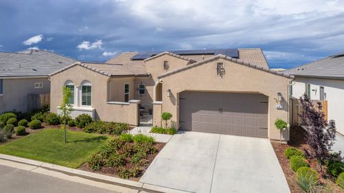 467 Heirloom Ln, Clovis, CA, 93619-7482 | Card Image