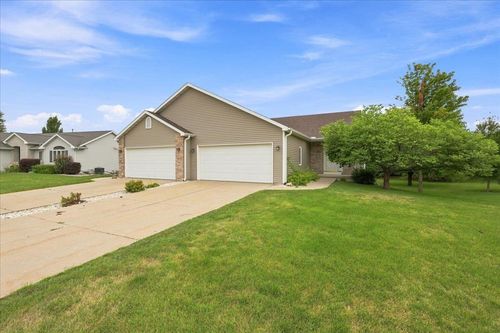 844 Dunn Ave, Oregon, WI, 53575-3312 | Card Image