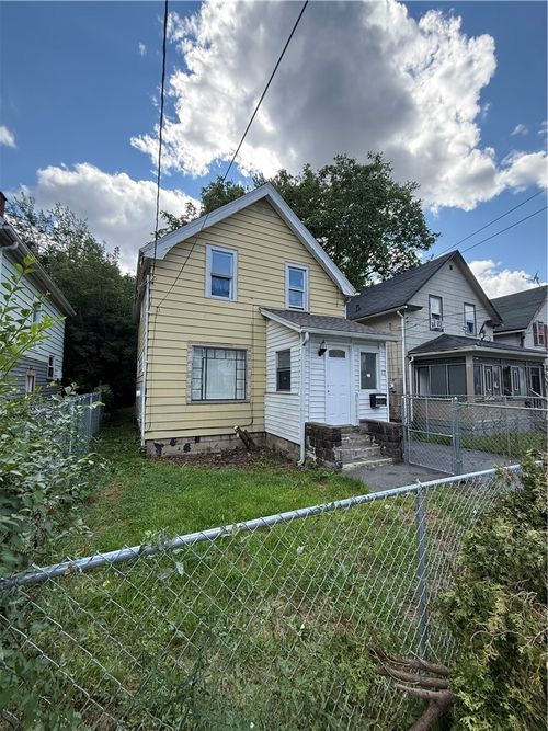 12 Wright Ter, Rochester, NY, 14605-1553 | Card Image