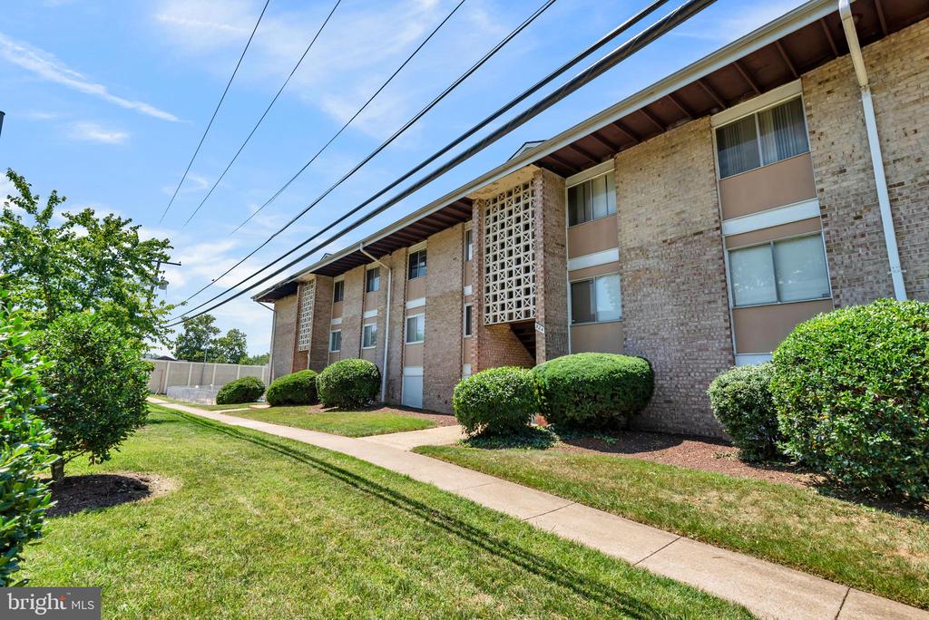 Residential in OXON HILL 3