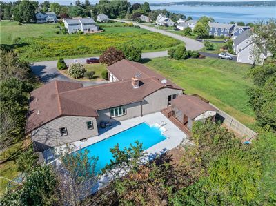 79 Roger Williams Court, House other with 3 bedrooms, 2 bathrooms and 8 parking in Portsmouth RI | Image 2