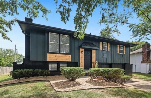 3013 Taylor Dr, Independence, MO, 64055-2850 | Card Image