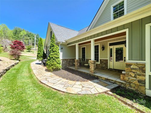 521 Hobson Rd, Bakersville, NC, 28705-7814 | Card Image