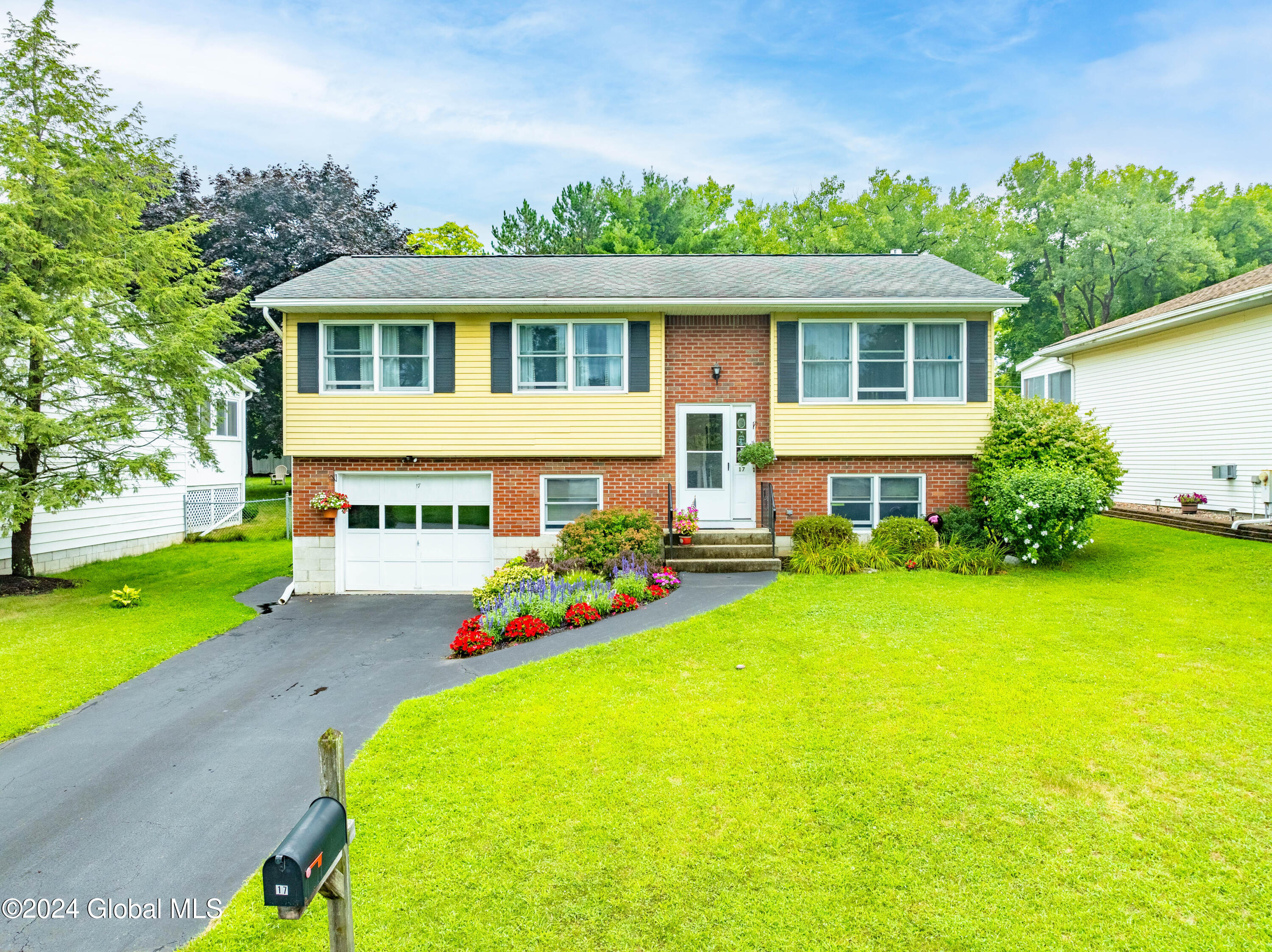 Par Cir, Albany, NY 12208