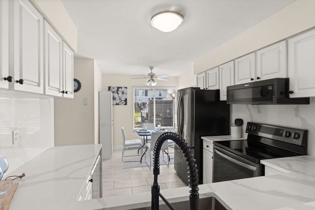 11 - 26970 32 Ave, Townhouse with 3 bedrooms, 2 bathrooms and 2 parking in Aldergrove BC | Image 4